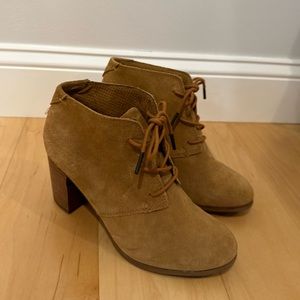 TOMS SUEDE HEEL BOOTIES (size 8) WOODEN HEEL TAN COLOR